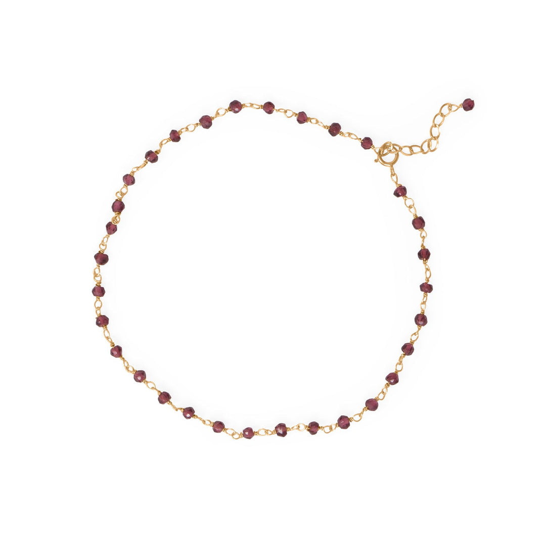Step into summer with our exquisite garnet bead anklet! Crafted with care, this anklet features a 14 karat gold plated sterling silver chain adorned with stunning 2.9mm garnet beads. With a length of 9.5 inches plus an additional 1 inch, it's the perfect accessory to elevate your summer style and radiate elegance.