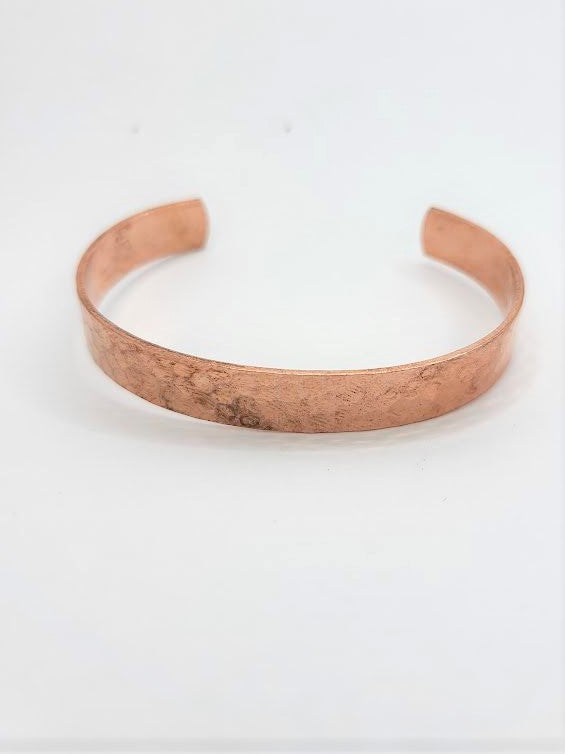 Introducing our exquisite 9.9mm hammered solid copper cuff bracelet. A stunning piece of jewelry that is perfect for both men and women.