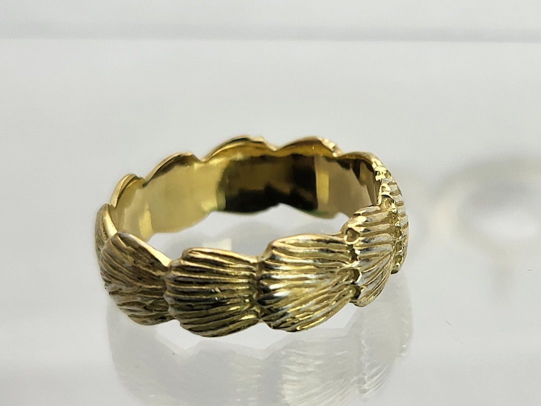 Sunny Shells: 14 Karat Gold Seashell Ring