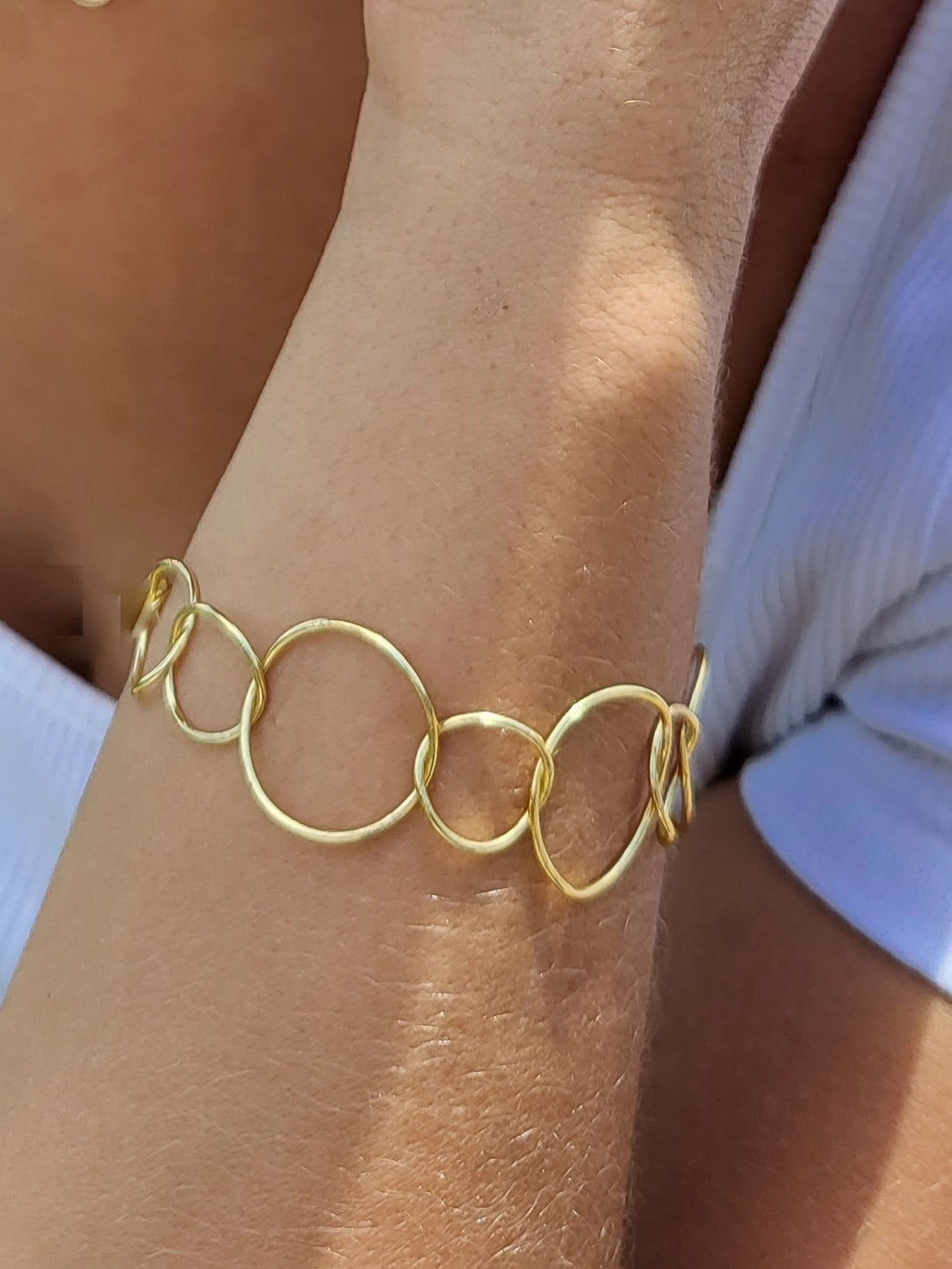 Introducing our exquisite 14k gold plated toggle bracelet, a must-have for fashionistas. Adjustable and eye-catching, it complements our gold circle link collection flawlessly