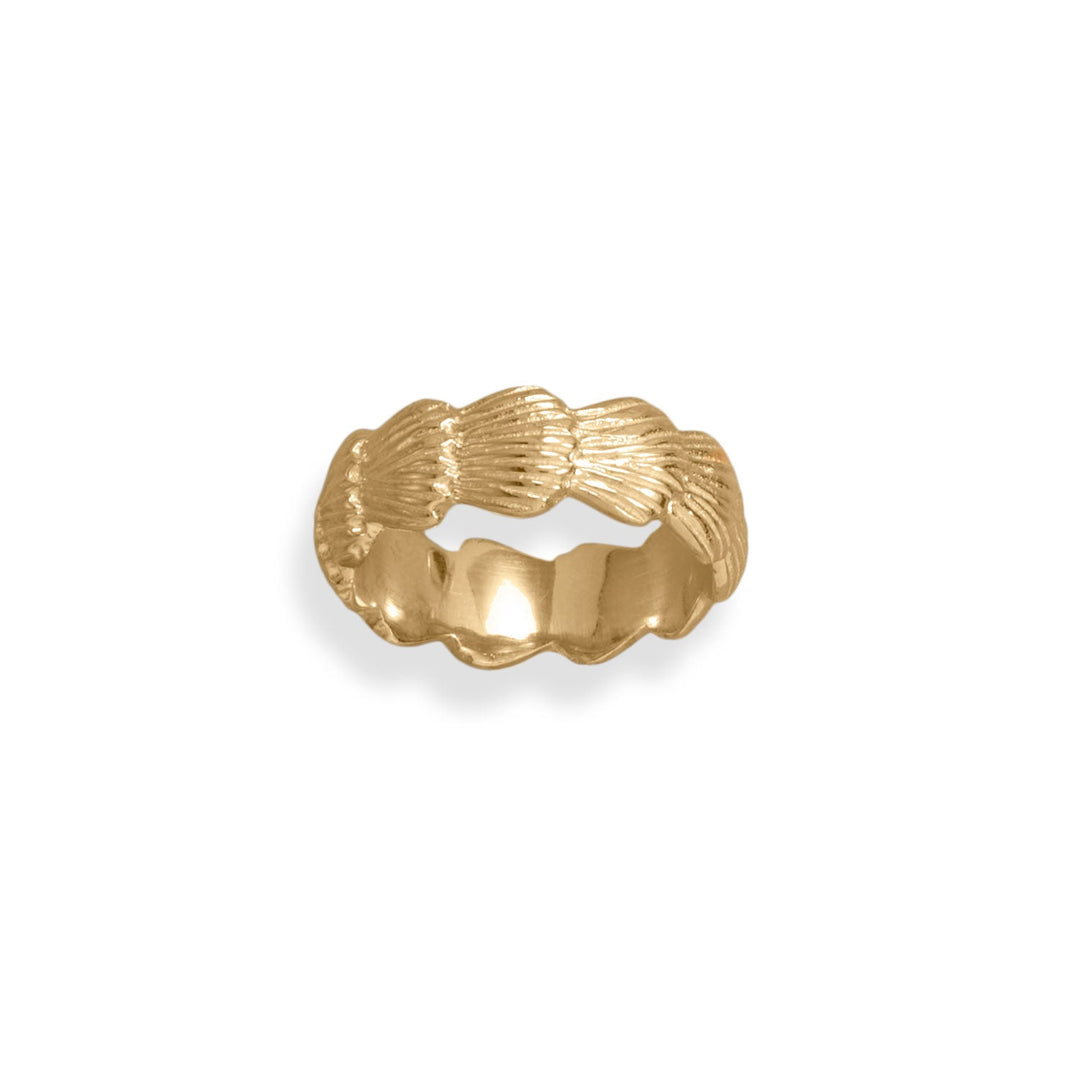 Get ready for beach vibes with this stunning 14 karat gold plated sterling silver ring. Adorned with seashells that wrap around the band, this 7mm wide ring is available in whole sizes 6-10. Made from .925 sterling silver, it's a great gift for a loved one. Pair it with our gold seashell jewelry collection for a cohesive and stylish look.